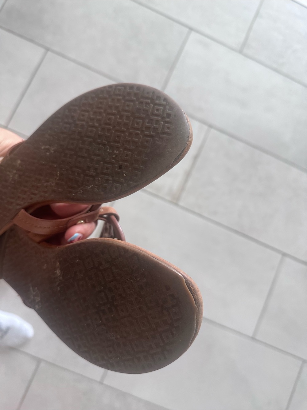 Tory Burch Brown Leather Logo Thong Sandals - Picture 5 of 9